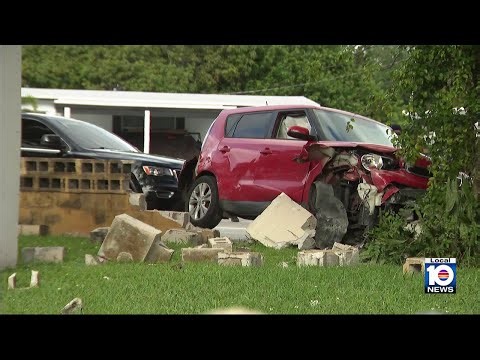 Bank robbery suspect crashes following police chase through Broward County