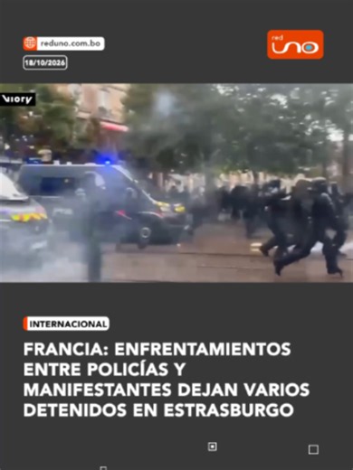 La policía antidisturbios se enfrentó a manifestantes durante una jornada de movilización nacional contra el aumento del costo de vida y las políticas gubernamentales. Al menos dos personas fueron detenidas, según los reportes. Las imágenes muestran a los agentes avanzando contra la multitud y lanzando gases lacrimógenos, mientras algunos manifestantes respondían arrojando estos dispositivos hacia la policía. VIDEO: VIORY #RedUno #RedUnoDigital #Notivisión #Internacional #Protestas #Francia #Aho