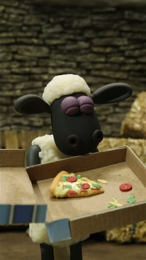 "Ohh Come On, Baby, Turn The Lights Off" 🕺🏻🪩 | Shaun the Sheep #shorts