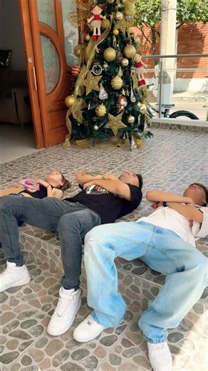 CAMINAR 🚶 BICI 🚲 MOTO ELÉCTRICA 😂 MOTO REAL 😳? Cuál prefieres? #humor#shortviral #familiaibañez