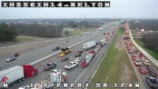 #LIVE; The Temple PD is responding to a traffic accident on I-35 near exit 297 northbound. INFO: https://www.kwtx.com/2026/01/05/temple-pd-responding-crash-early-monday-morning-i-35/ | KWTX News 10