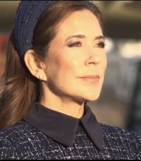 Day 1 of the state visit from Vietnam: Queen Mary arrives with King Frederik at the Vilhelm Lauritzen Terminal at Copenhagen Airport, in connection with the state visit by the Vietnamese presidential couple, Tô Lâm and his wife, Ngô Phương Ly 🇩🇰👑🇻🇳 #foryou #fyp #queenmaryofdenmark #editsofthequeen #royal