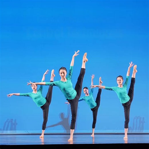 In classical Chinese dance, true control demands far more than flexibility or height—it requires extraordinary strength, stability, and precision. Watch Shen Yun dancers turn these subtle techniques into breathtaking art. ✨The schedule for Shen Yun's brand-new 2027 performances https://t.co/J8xkDRq8pI