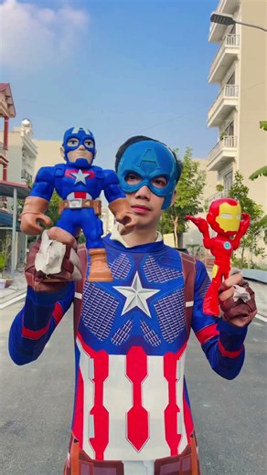Spiderman Help Captain America Choose Baby