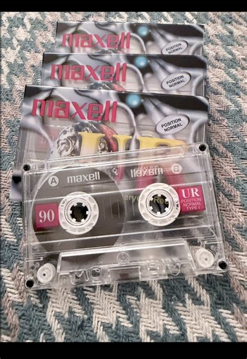 Maxell UR 90 #cassettetapes #RetroTech #unpacking #maxell #audio90
