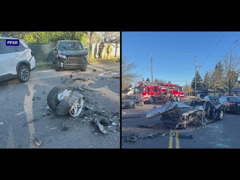 Two drivers hospitalized after Northeast Portland crash