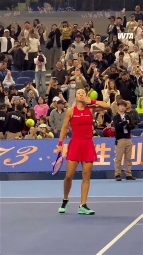On her home turf! ❤️ Zheng Qinwen defeats Mertens in straight sets and is into the China Open final.
