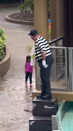 Tom the Mime Performance at SeaWorld