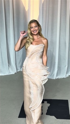 Kate Hudson lights up the red carpet at the Academy Museum Gala.