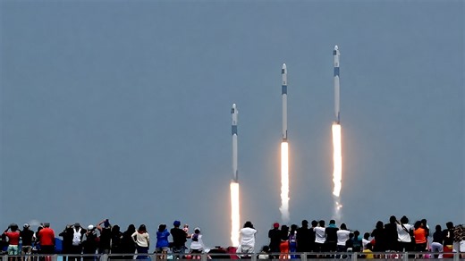 SpaceX just did something no other company has ever done! Two Falcon 9 boosters launch same time