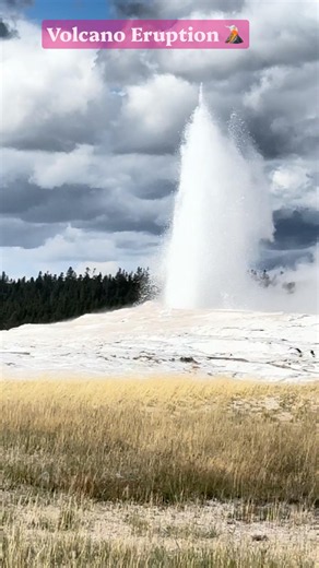Old Faithful Geyser Eruption 🌋 | Yellowstone National Park USA 🇺🇸 | Amazing Nature Views