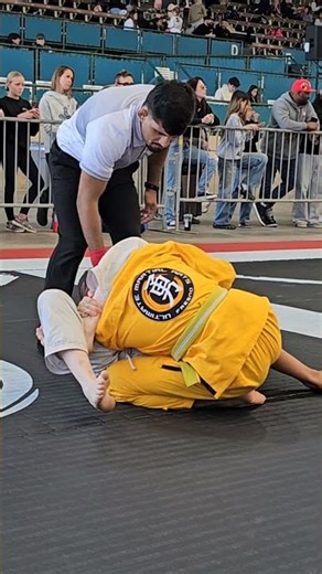 Mount to Triangle Choke 🧙‍♂️ #bjj #submission #jiujitsu #grappling #triangle #shorts