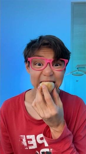 🍎 Let’s TASTE and DESCRIBE It! #shorts #kidslearning