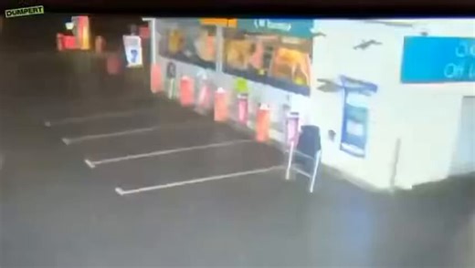 🚨WATCH🚨: Audacious thieves used a TLB (Tractor-Loader-Backhoe) to rip an entire ATM from a Germiston petrol station in a daring midnight heist. CCTV footage captures the heavy machinery effortlessly hoisting the cash machine before the gang vanished into the darkness with their heavy-duty haul.