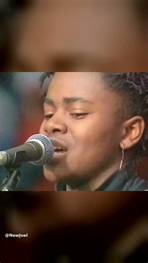 The Perfect Song: Tracy Chapman Sings “Fast Car” to a Packed Wembley ❤️ #Shorts