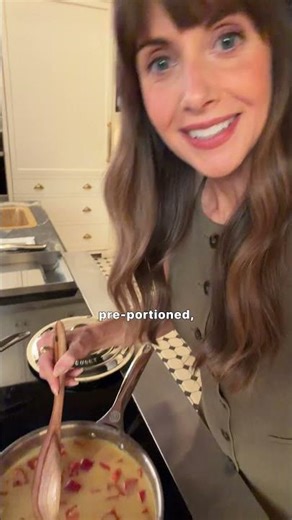 Unboxing the HelloFresh Supper Club with #AlisonBrie to see what's inside her curated collection.