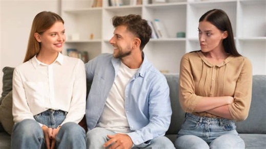 Monogamia o relazioni aperte: qual è meglio?