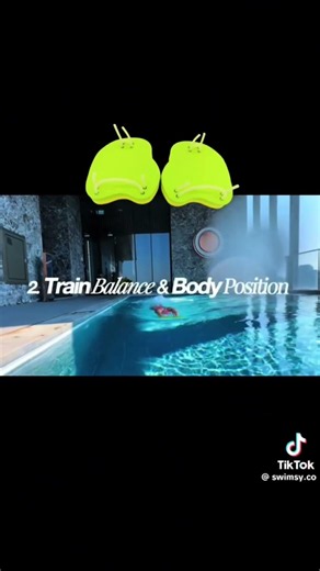 How to work or your hand with the hand paddles inside the water 🏊🏼‍♂️