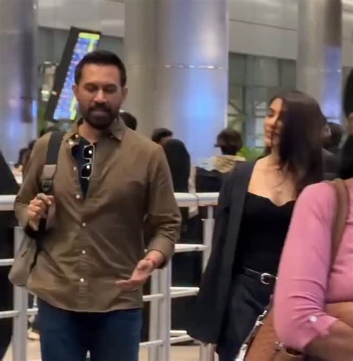 Luxurious on Instagram: "Samantha Ruth Prabhu is married to filmmaker and director Raj Nidimoru. They tied the knot on December 1, 2025 in a private, intimate wedding ceremony held at the Linga Bhairavi Temple at the Isha Yoga Centre in Coimbatore. ￼ • The wedding was attended by close friends and family, and Samantha shared pictures from the ceremony on her social media. ￼ • Before the official announcement, the relationship was widely speculated as the two had been seen together since early 20