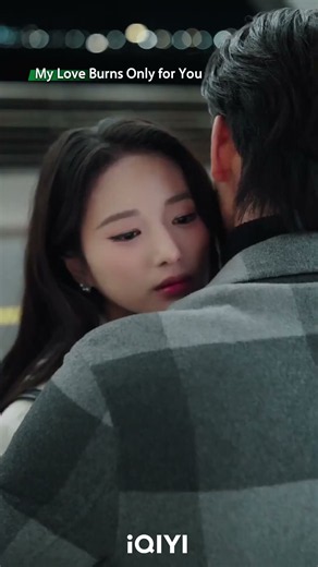 Saved her, HIT by car instead #iQIYI #MyLoveBurnsOnlyforYou