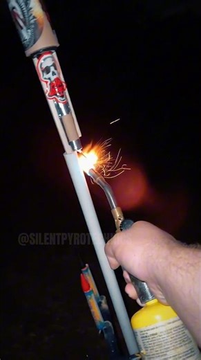 4” WALTER WHITE STROBE ROCKET & 2 STAGE ROCKET! #pyro #trend #fireworks #viral