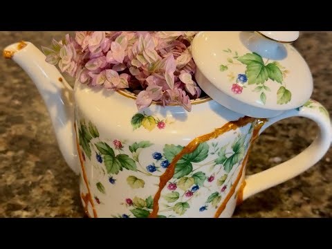 Turning a Broken Teapot into a Christmas Gift - Kintsugi-Style Repair #kintsugi #gift #giftideas