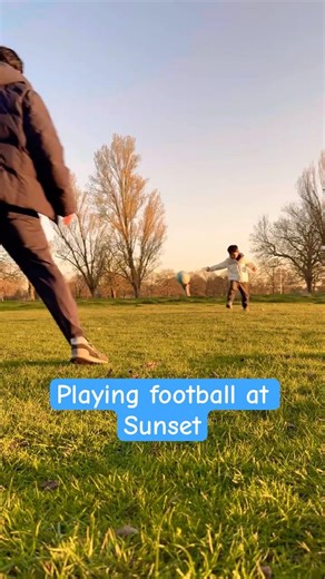 Playing football at Sunset | Vlog #familyvlog #uk #london #football #sunset #spring #playtime