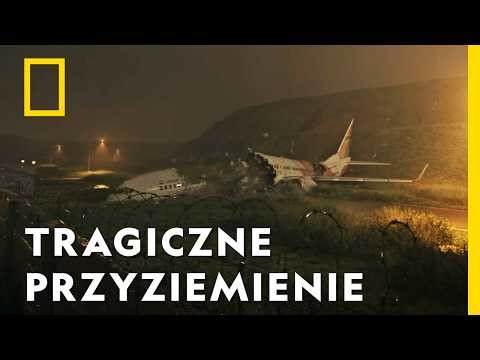 Piloci nie wyhamowali: samolot spadł z pasa i się rozbił | Katastrofa w przestworzach [lektor PL]