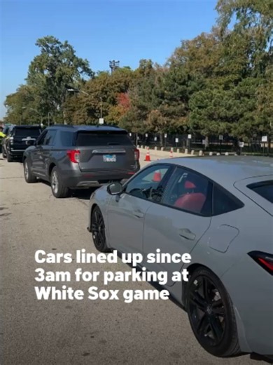 White Sox fans started lining up for parking at 3 a.m. ahead of Game 3 of the ALDS against the Guardians #WhiteSox #Chicago