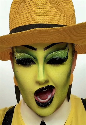 HALLOWEEN 2026 LOOK 1: THE MASK I really wasn’t happy with this outcome but I spent hours on this so here is my transition! Please don’t let it flop… #halloweenmakeup #themaskmeup #gennatutorials #halloweentransitions #halloweentransformation