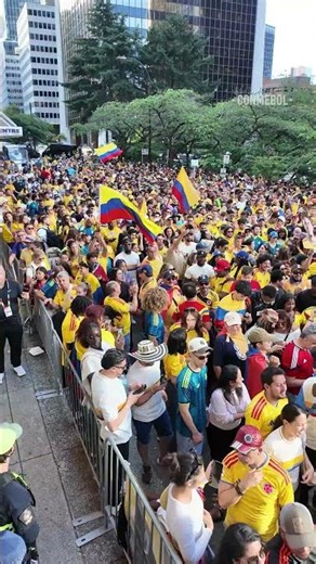 UNA MULTITUD COLOMBIANA EN VANCOUVER PARA EL BANDERAZO 😍🇨🇴