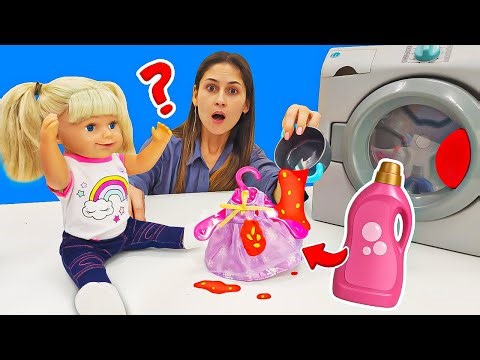 Ayşe çorba yapıyor, birazı elbisesine dökülüyor ama kolayca temizleniyor! Kız videoları.