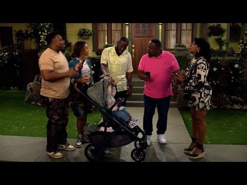 The Neighborhood - Mama Texted the Wrong Chat