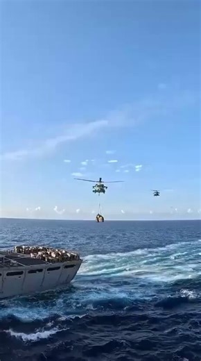 🇺🇸Here’s a breakdown of America’s current and past aircraft carrier classes.The brand-new Gerald R. Ford Class is already in service with ten more on the way, each one a floating fortress carrying nearly 100 aircraft.The legendary Nimitz Class still dominates with ten ships active, each the size of a small city and packing serious firepower.The older Enterprise and Kitty Hawk classes have earned their retirement after decades of service.