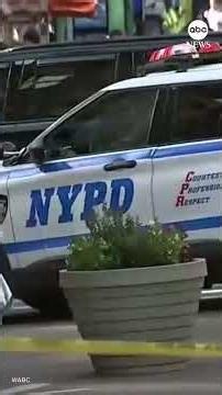 Gunfire near Times Square sends crowd running for cover #news #newyork