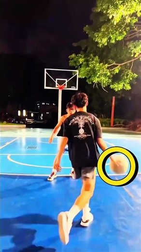 Intense 1v1 Basketball Battle!