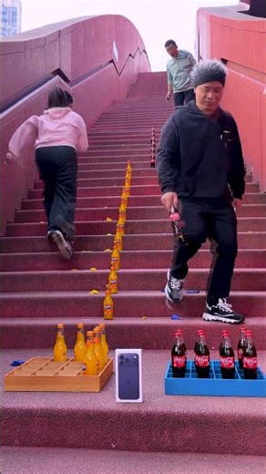 Bottle collecting challenge: Who will win with speed vs. strategy? #Funny#PartyGames#FamilyChallenge