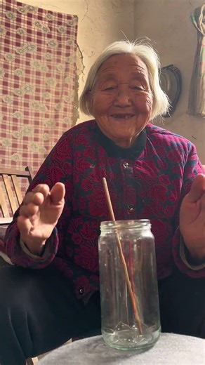 The dancing chopsticks #magic #rural life #grandma