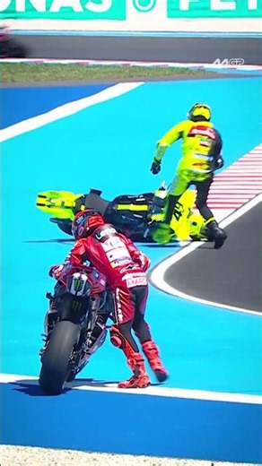 Marc and Diggia crashed in sync at the start of Q2 😬