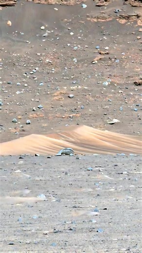 This mysterious-looking rock formation on the surface of Mars may look unusual at first glance. Scientists explain that such shapes are formed by natural geological processes over millions of years. Strong winds, dust storms, temperature changes, and erosion slowly carve rocks into strange shapes. Mars also experienced volcanic activity and flowing water in the past, which helped create layered and cracked rock formations. Our brain often sees familiar shapes in rocks, a natural effect called pa