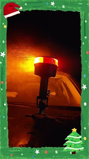 Magnetic trailer lights with rubber-coated base that prevents scratches