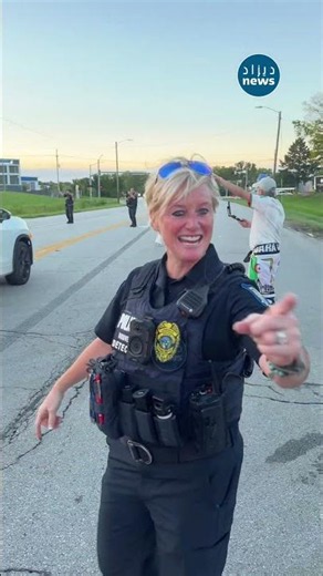 American police officer creates an incredible atmosphere by cheering for Algeria with fans in Kan...