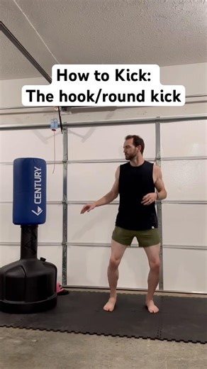 How to kick! Learn the hook/round combo kick! #martialarts #practicemakesperfect