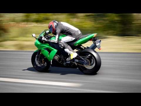 Kawasaki Ninja ZX-10R at Southern 100