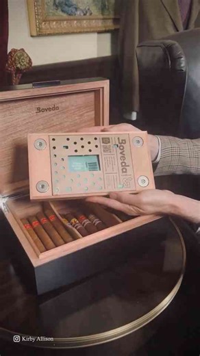 This isn’t just a box; it’s a dedicated environment designed specifically to maximize the power of Boveda’s two-way humidity control