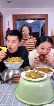 🤣 🥩He urged us to finish the noodles to sneak the braised pork, instant regret hit hard! 😆