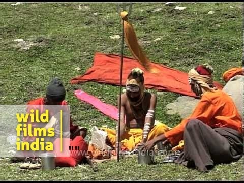 Sadhus get ready to leave for Amarnath Yatra