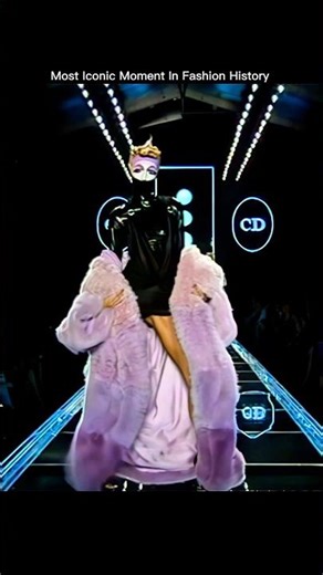 Most disturbing moment in the history of fashion 😮 #dior #fashion #supermodel #catwalk #edit #shorts