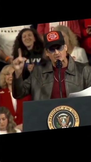 🇺🇸American Musician And Patriot @kidrock Makes His Love Known For GOD And Country At Trump Rally!