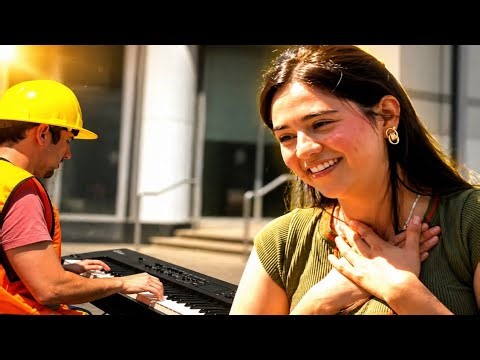 She Didn’t Expect This… Then Got COMPLETELY Hooked 😍 | Street Piano Surprise